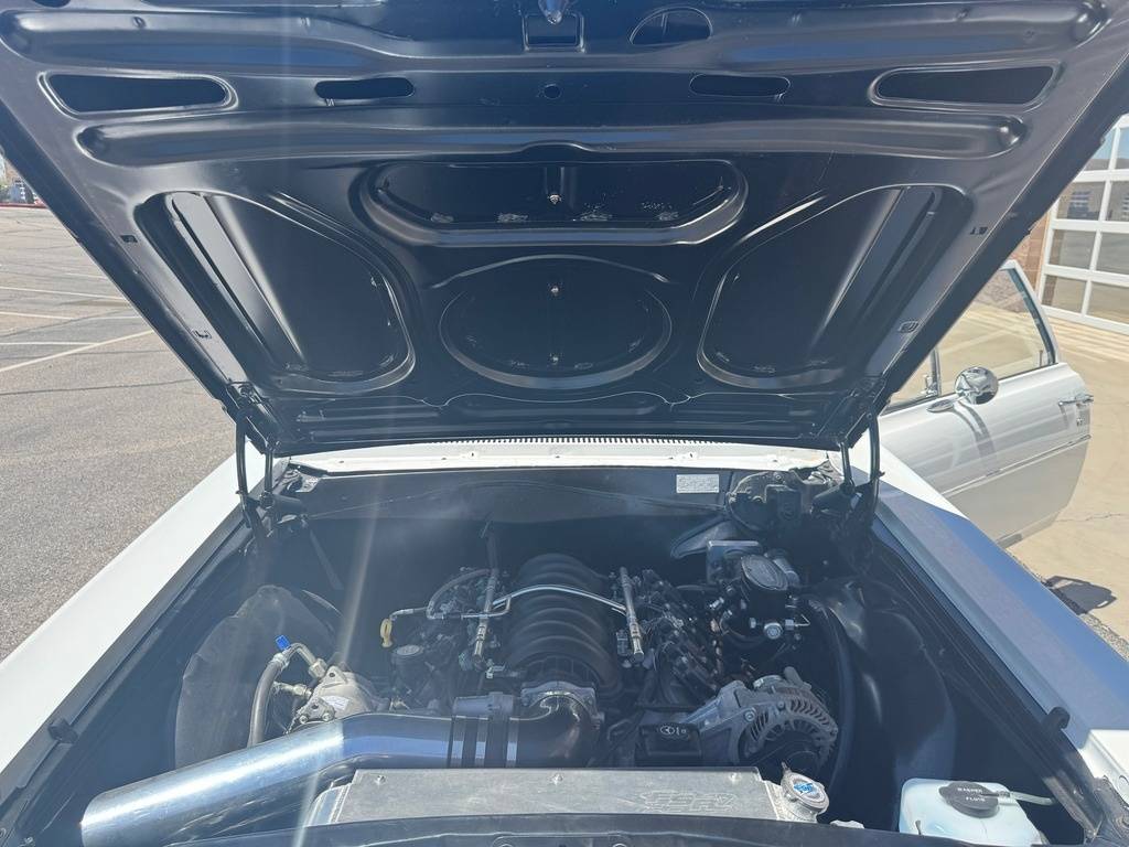 Chevrolet-Chevelle-ls-restomod-w-1964-white-22
