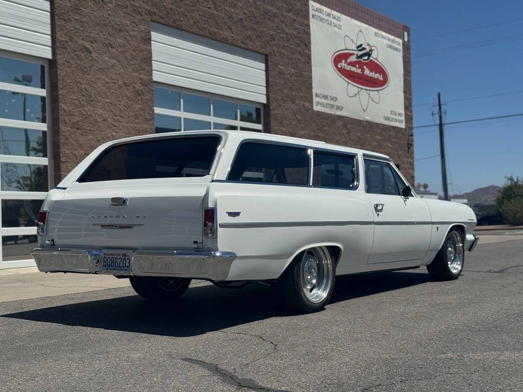 Chevrolet-Chevelle-ls-restomod-w-1964-white-3