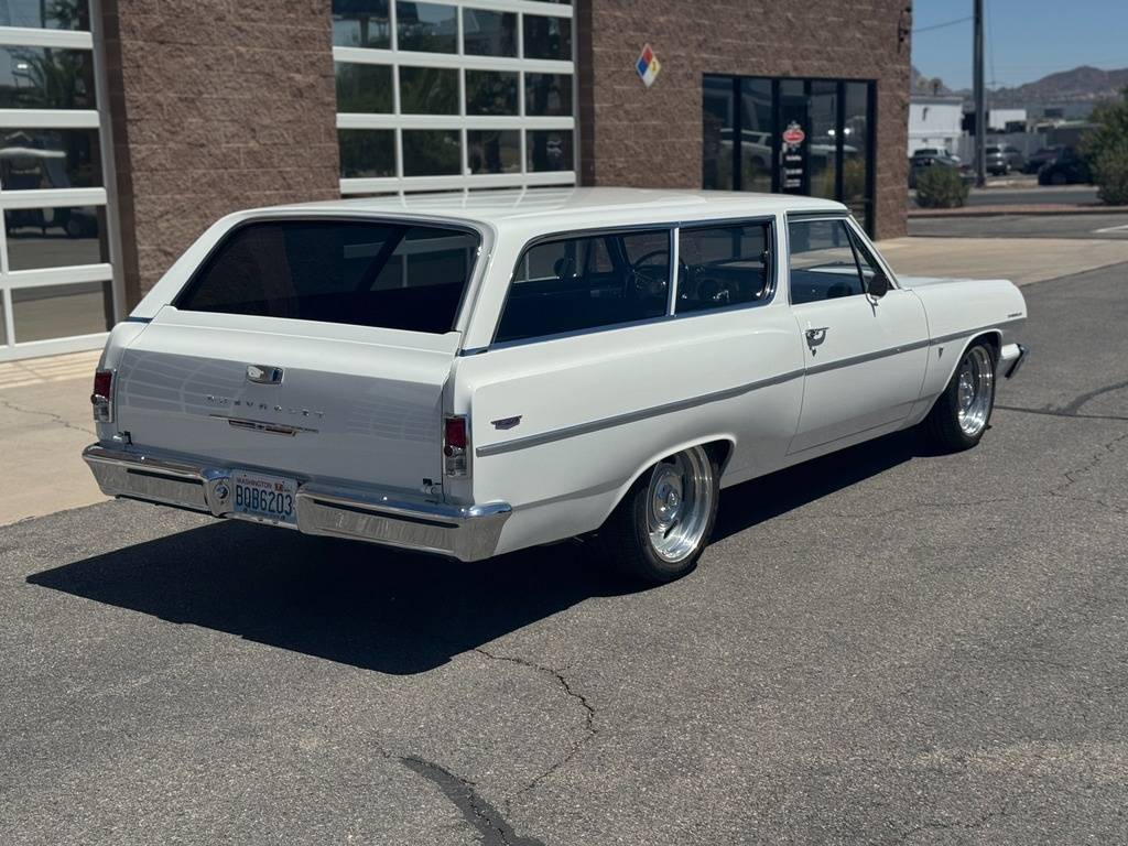 Chevrolet-Chevelle-ls-restomod-w-1964-white-4