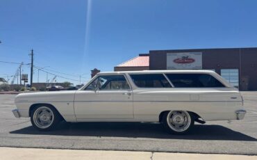 Chevrolet-Chevelle-ls-restomod-w-1964-white-7