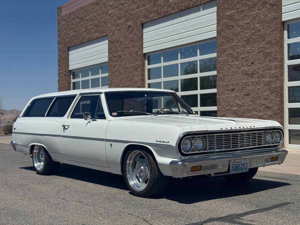 Chevrolet-Chevelle-ls-restomod-w-1964-white