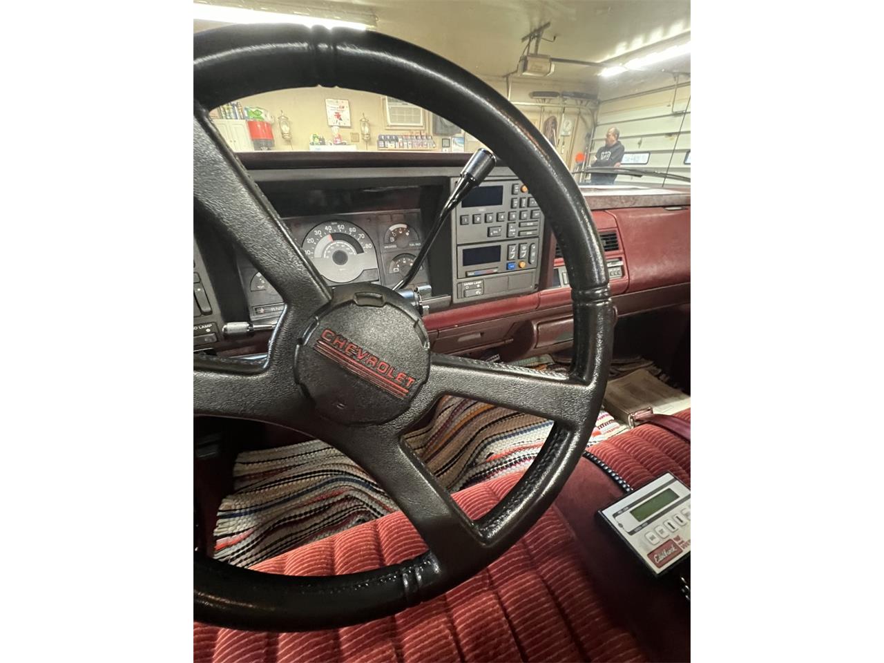 Chevrolet-Ck-1500-1990-Crims-RedAdobe-Gold-Garnet-Seat-Custom-10