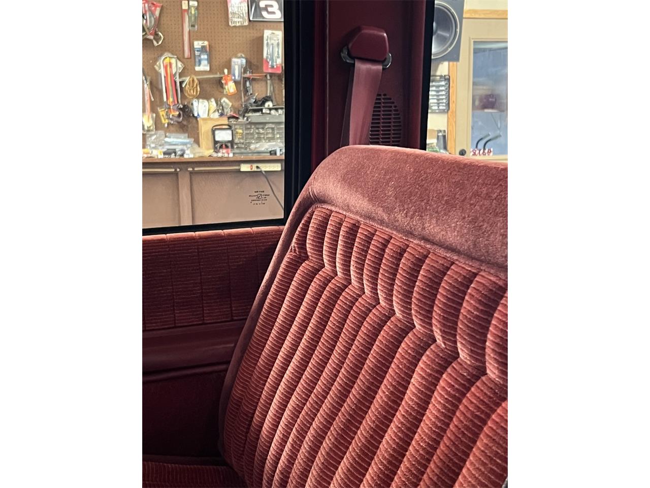 Chevrolet-Ck-1500-1990-Crims-RedAdobe-Gold-Garnet-Seat-Custom-12