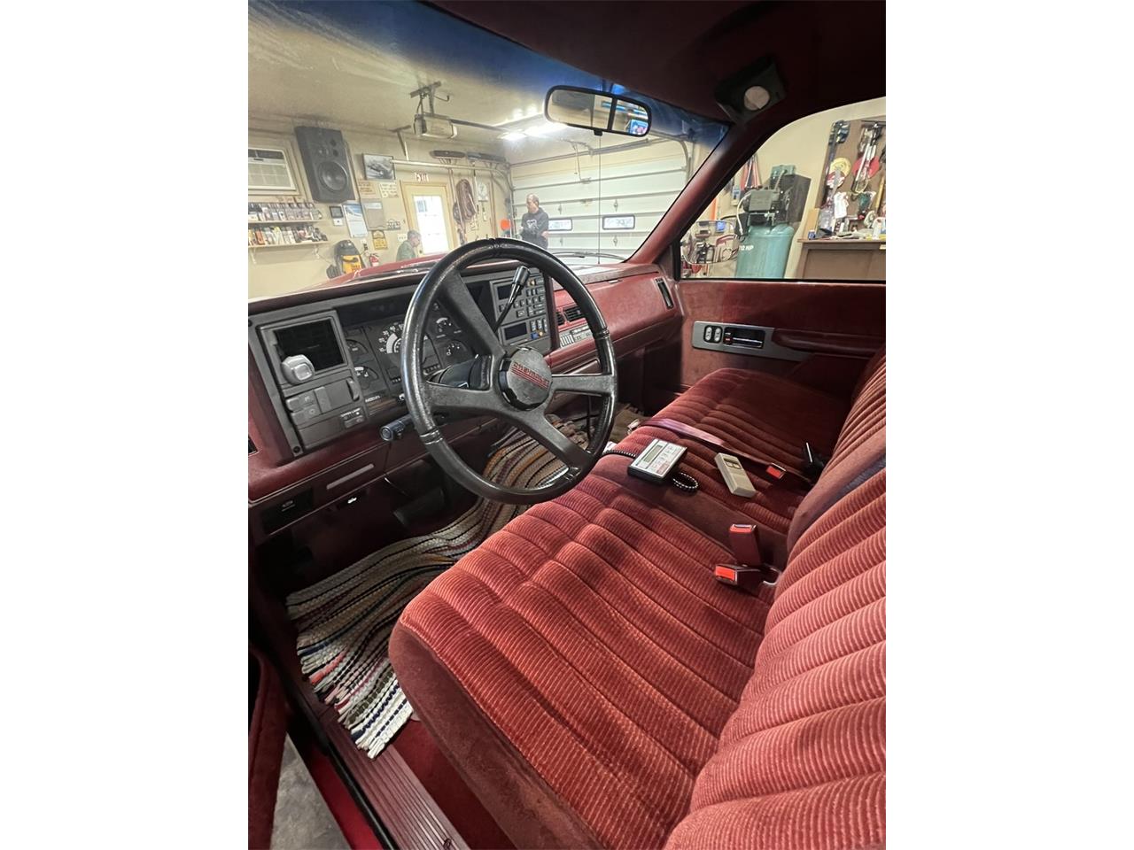 Chevrolet-Ck-1500-1990-Crims-RedAdobe-Gold-Garnet-Seat-Custom-9