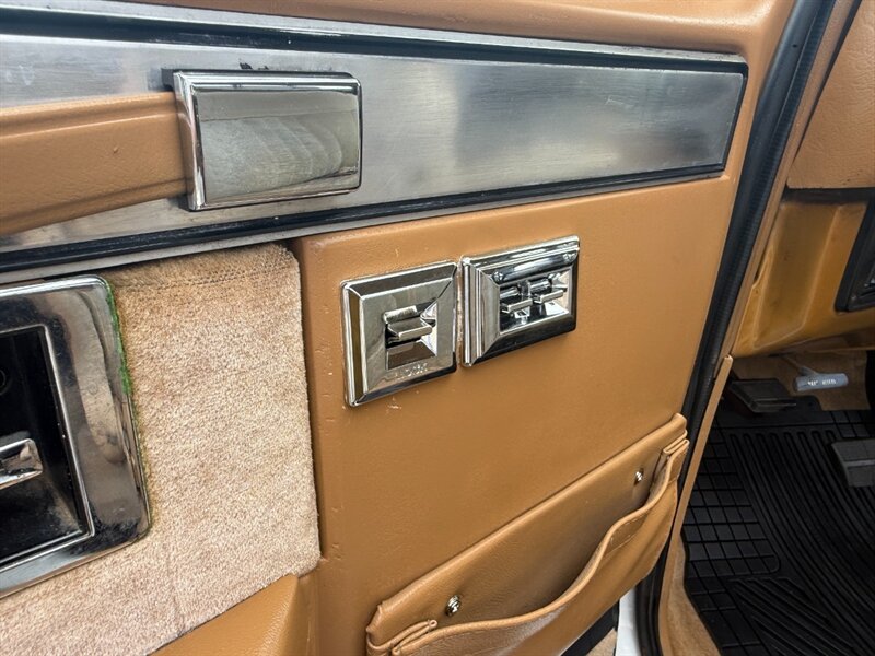 Chevrolet-Ck-1984-Black-Black-24