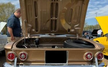 Chevrolet-Corvair-1963-Gold-Black-8