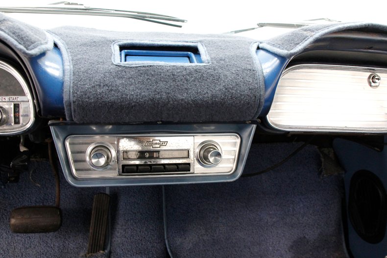 Chevrolet-Corvair-1963-Silver-Blue-Blue-35