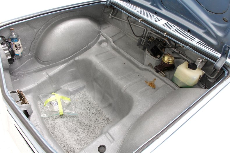 Chevrolet-Corvair-1963-Silver-Blue-Blue-46