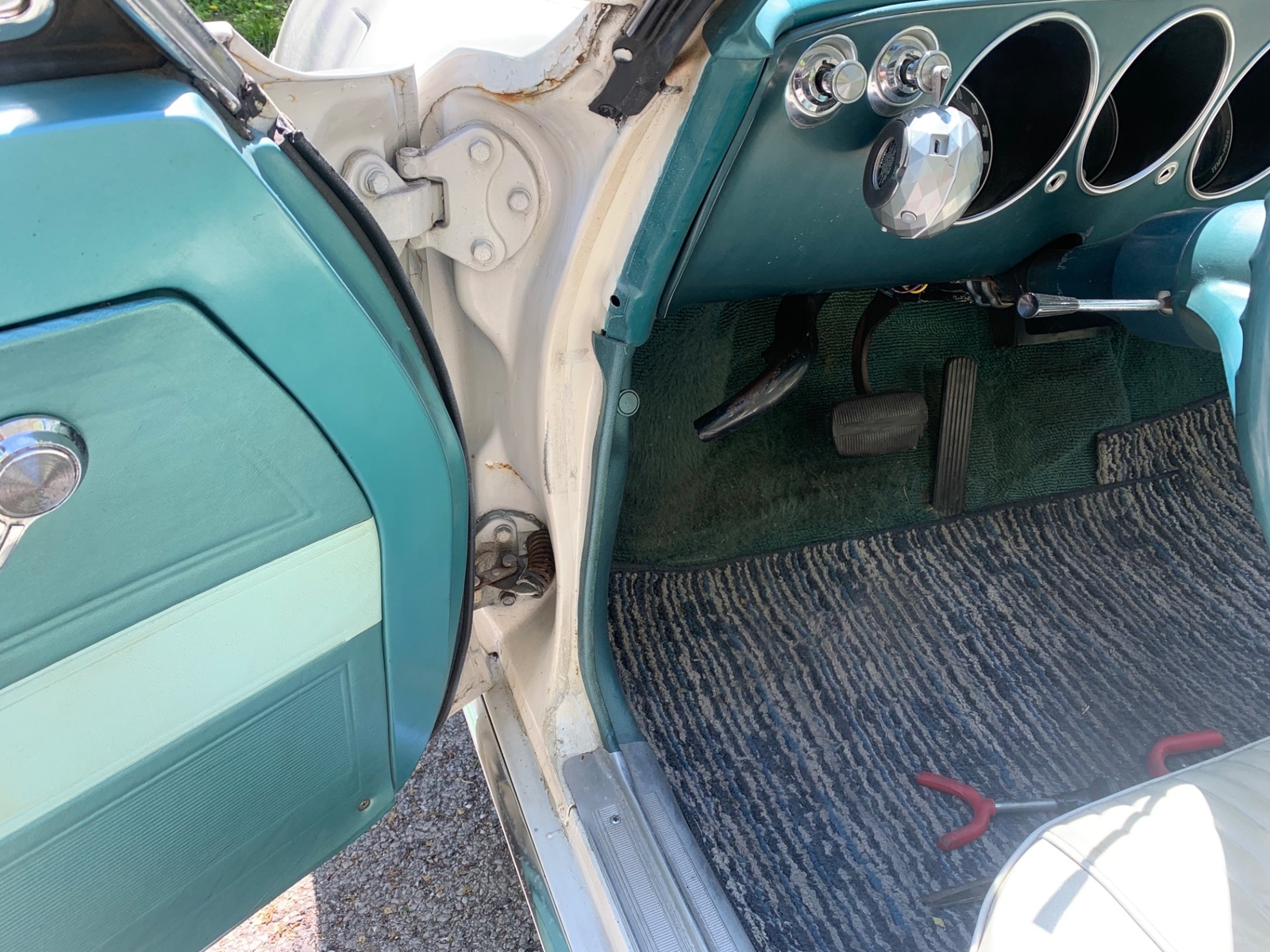 Chevrolet-Corvair-1965-2-Door-11