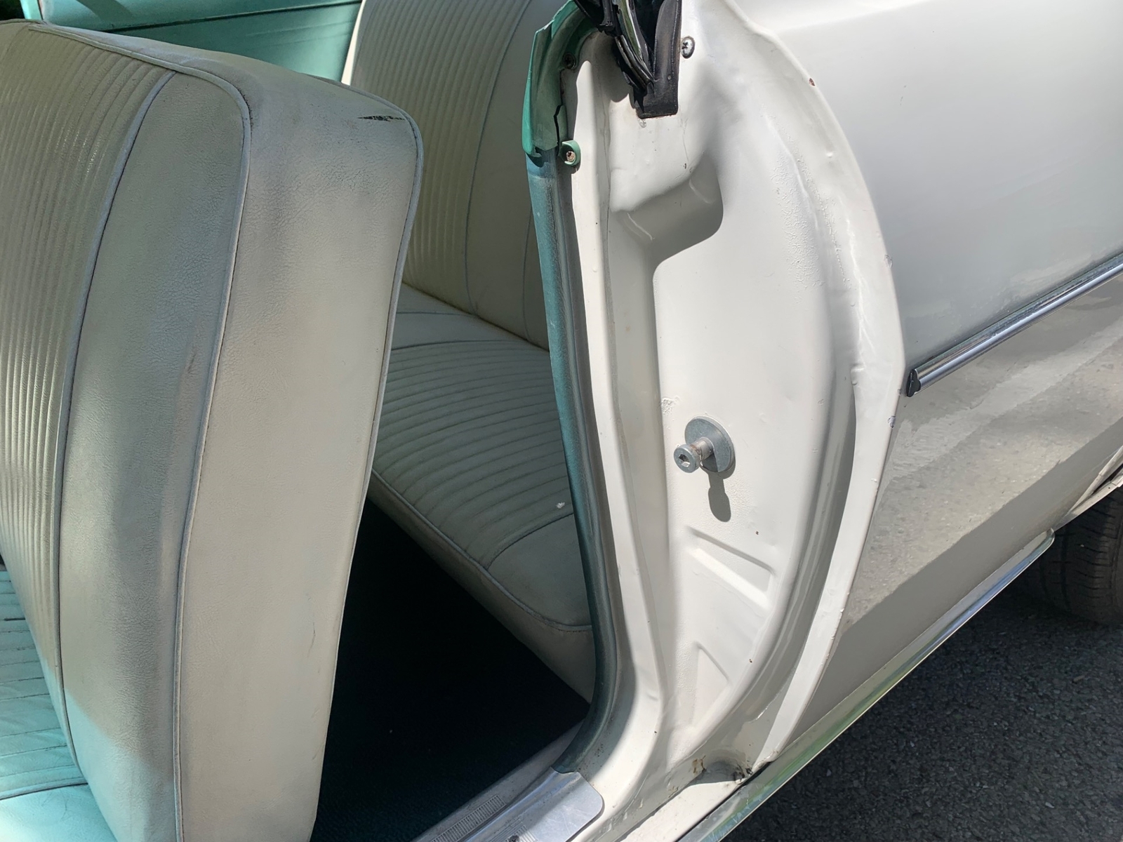 Chevrolet-Corvair-1965-2-Door-12
