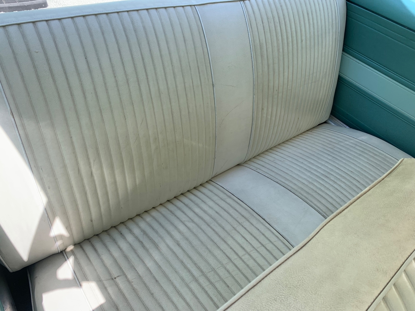 Chevrolet-Corvair-1965-2-Door-20