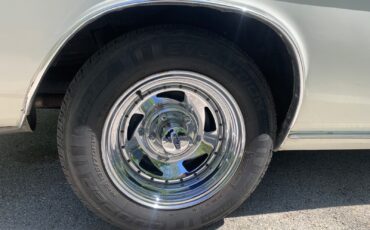 Chevrolet-Corvair-1965-2-Door-27