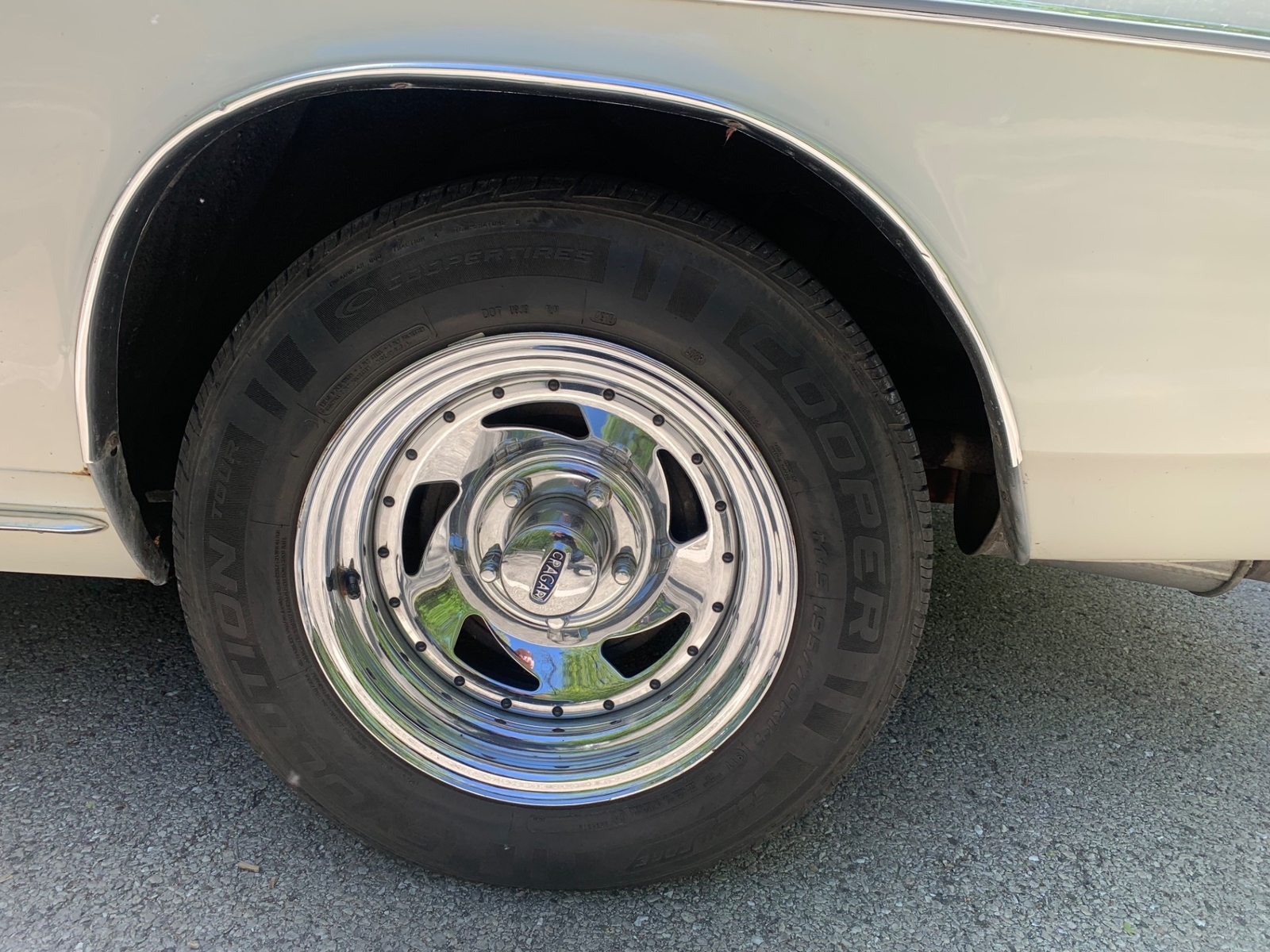 Chevrolet-Corvair-1965-2-Door-30