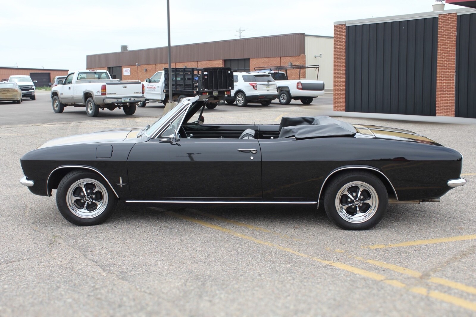 Chevrolet-Corvair-1965-Convertible-1