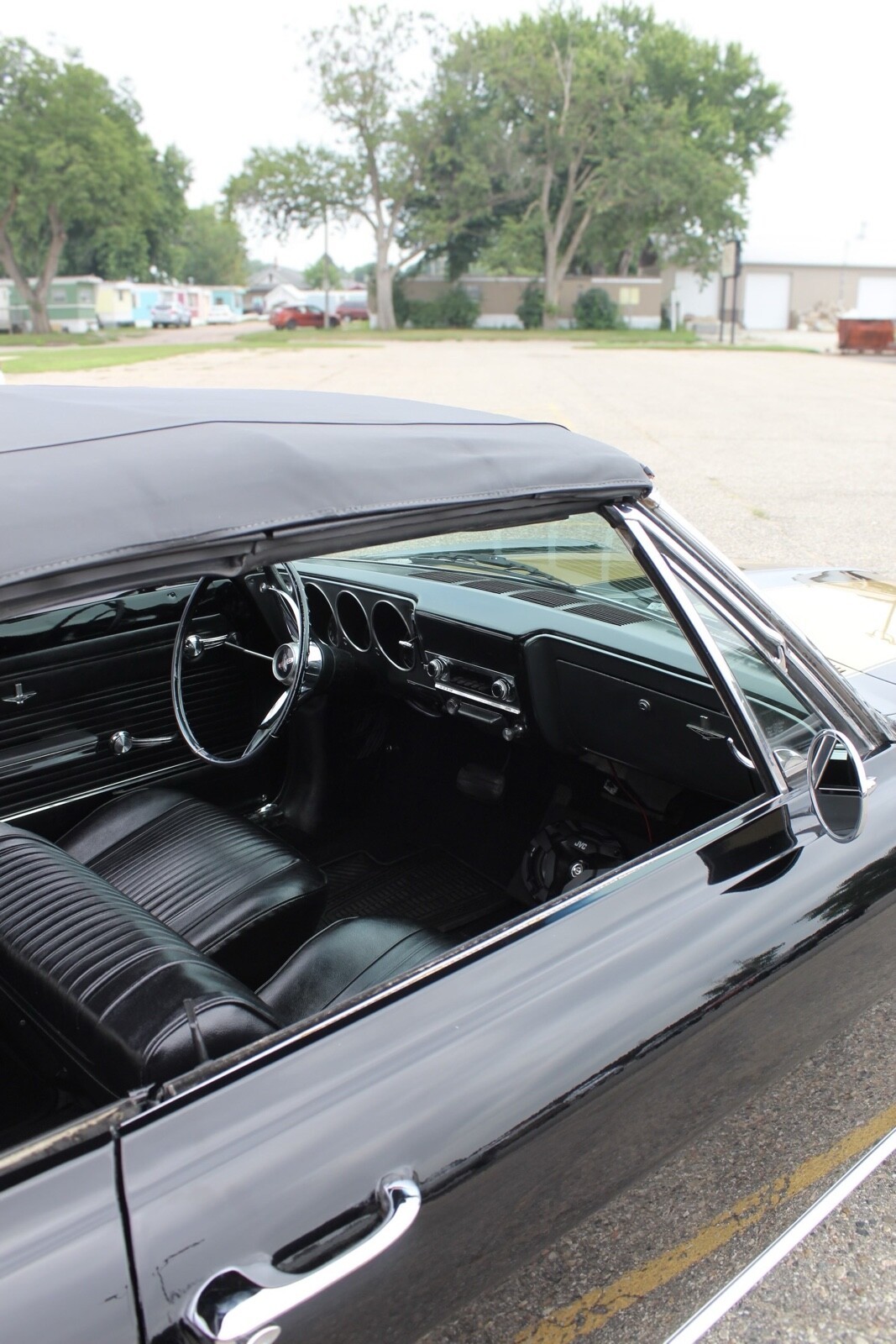 Chevrolet-Corvair-1965-Convertible-2