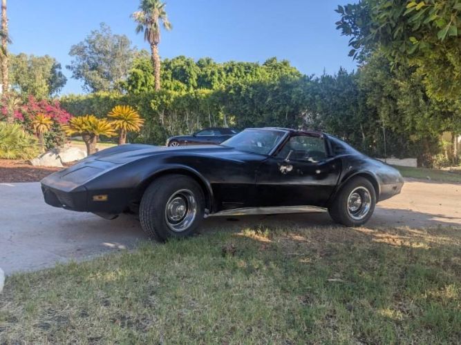 Chevrolet-Corvair-1976-Black-Cranberry-1