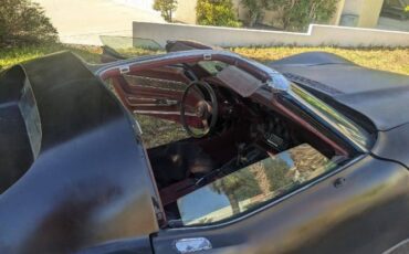 Chevrolet-Corvair-1976-Black-Cranberry-2