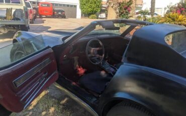 Chevrolet-Corvair-1976-Black-Cranberry-3