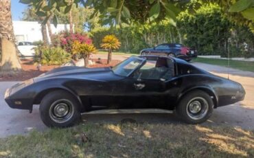 Chevrolet-Corvair-1976-Black-Cranberry-4