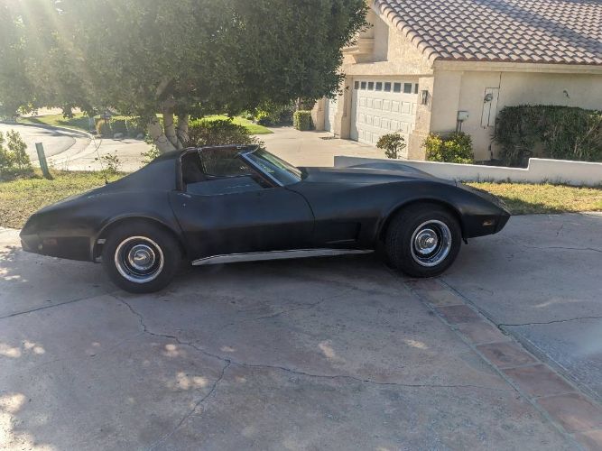 Chevrolet-Corvair-1976-Black-Cranberry