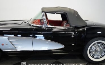 Chevrolet-Corvette-1959-Black-Red-30