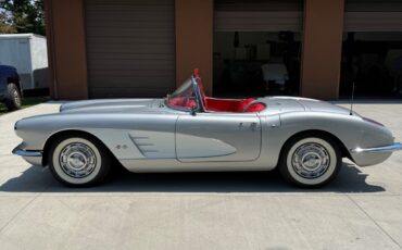 Chevrolet-Corvette-1959-Convertible-2