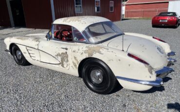 Chevrolet-Corvette-1960-13