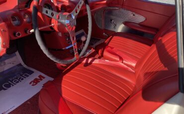 Chevrolet-Corvette-1960-18