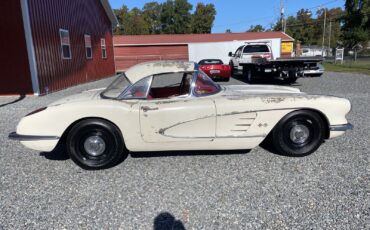 Chevrolet-Corvette-1960-3