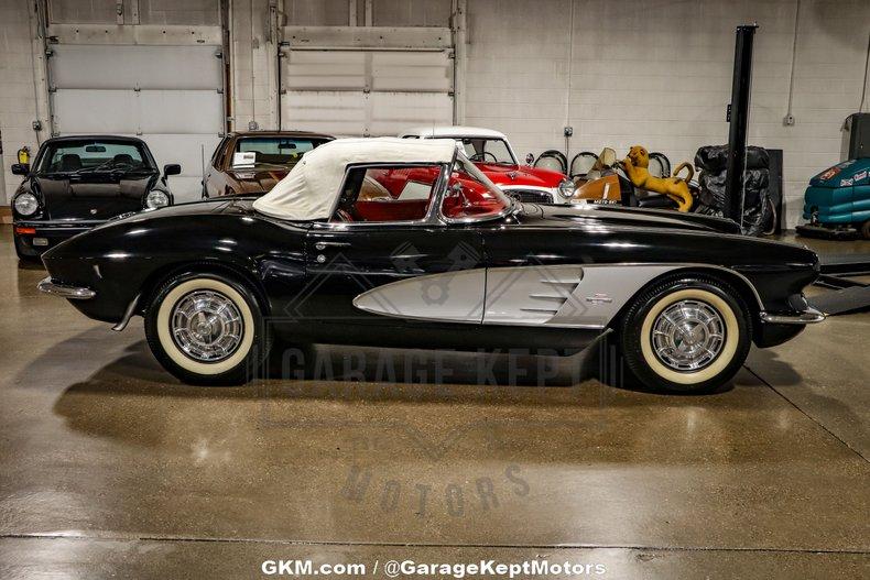 Chevrolet-Corvette-1961-Black-Red-13