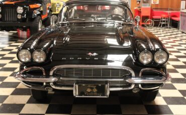 Chevrolet-Corvette-1961-Convertible-1