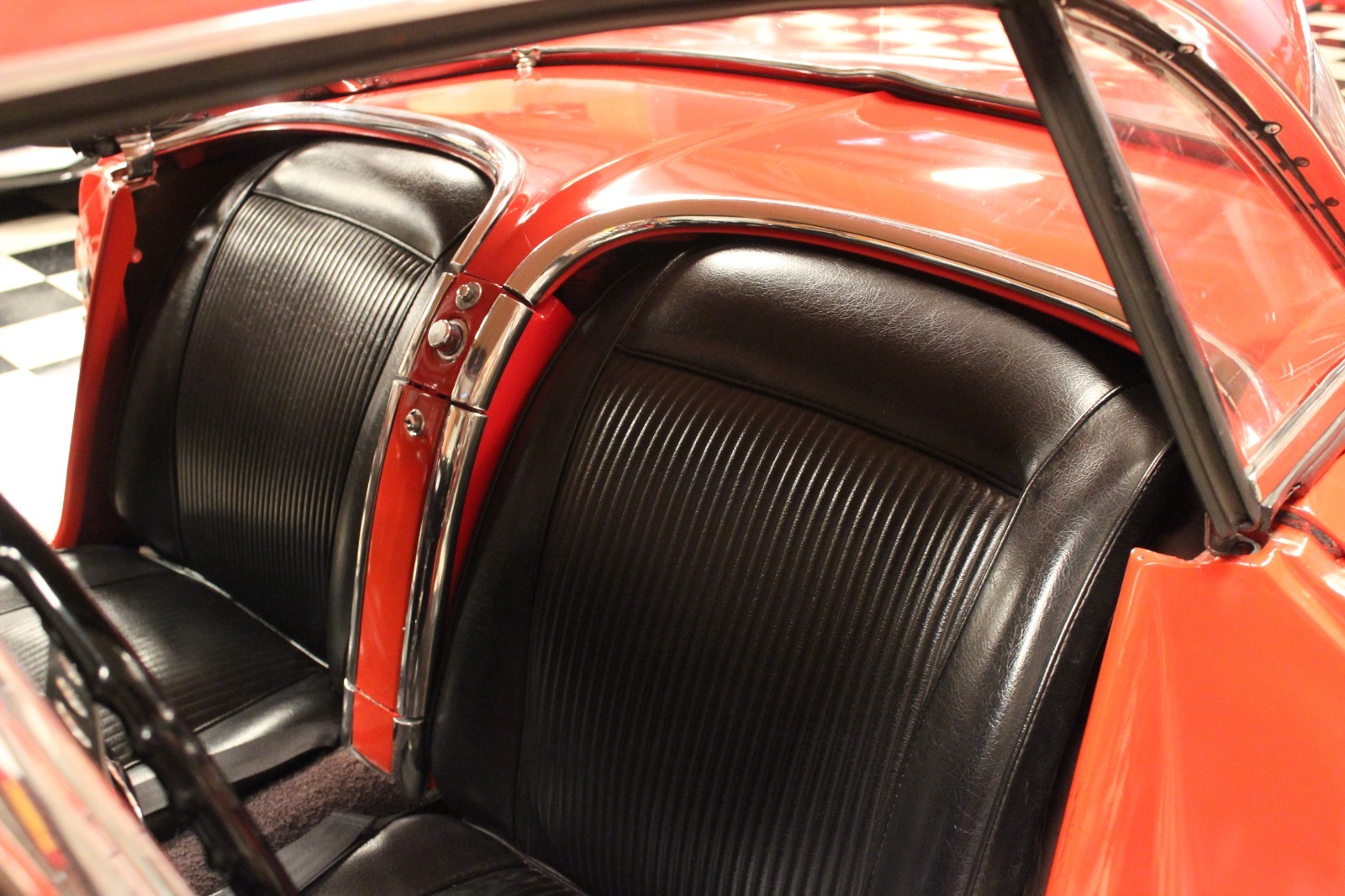 Chevrolet-Corvette-1961-Convertible-10