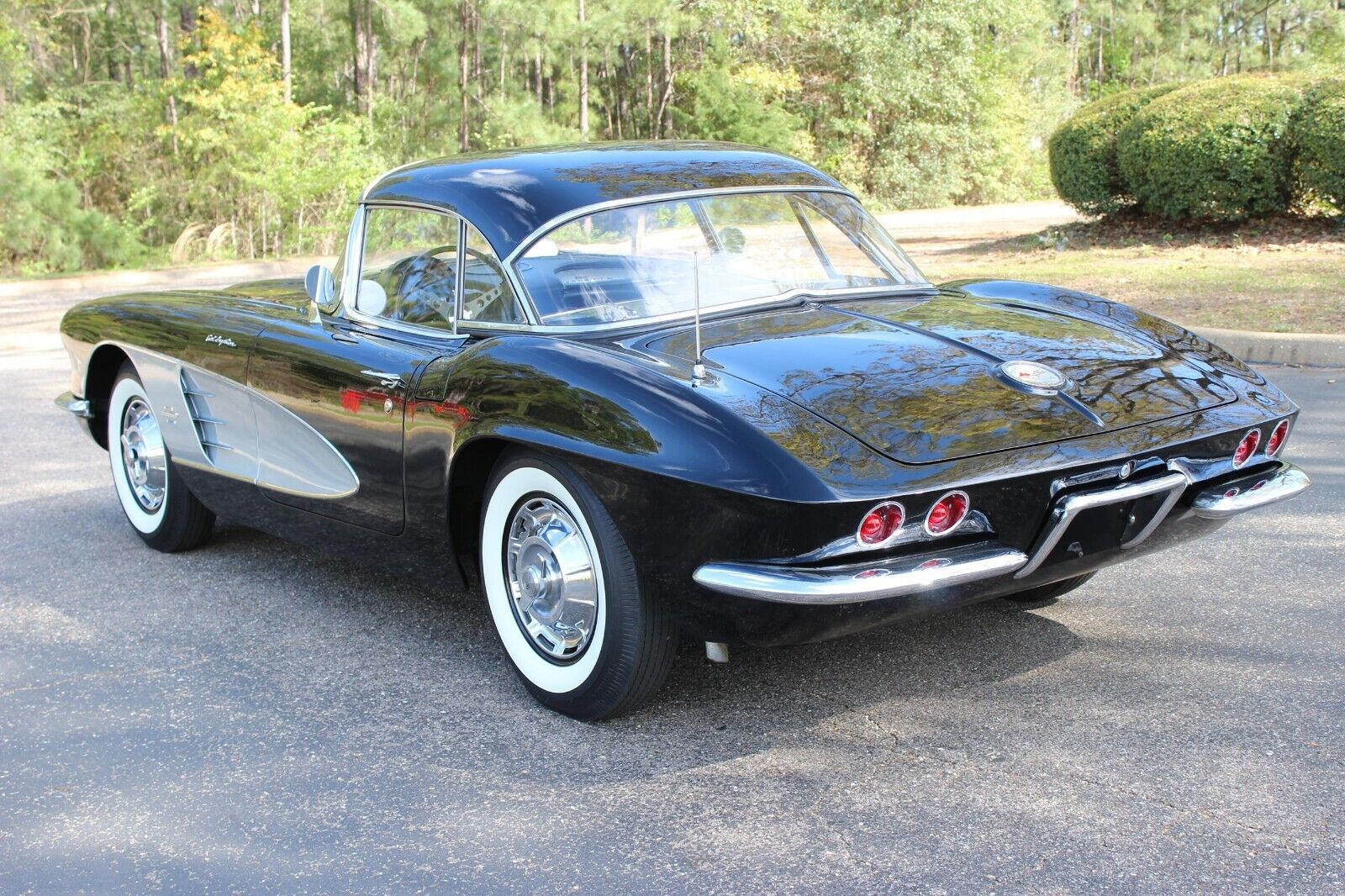 Chevrolet-Corvette-1961-Convertible-10