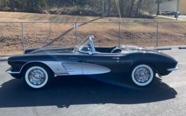 Chevrolet-Corvette-1961-Convertible-12