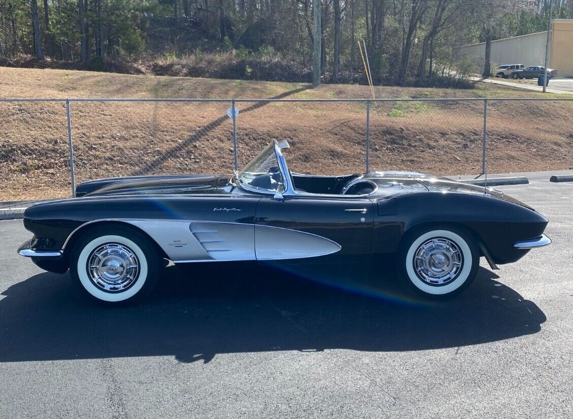 Chevrolet-Corvette-1961-Convertible-12