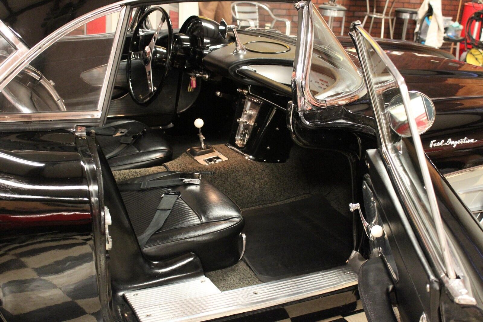 Chevrolet-Corvette-1961-Convertible-14