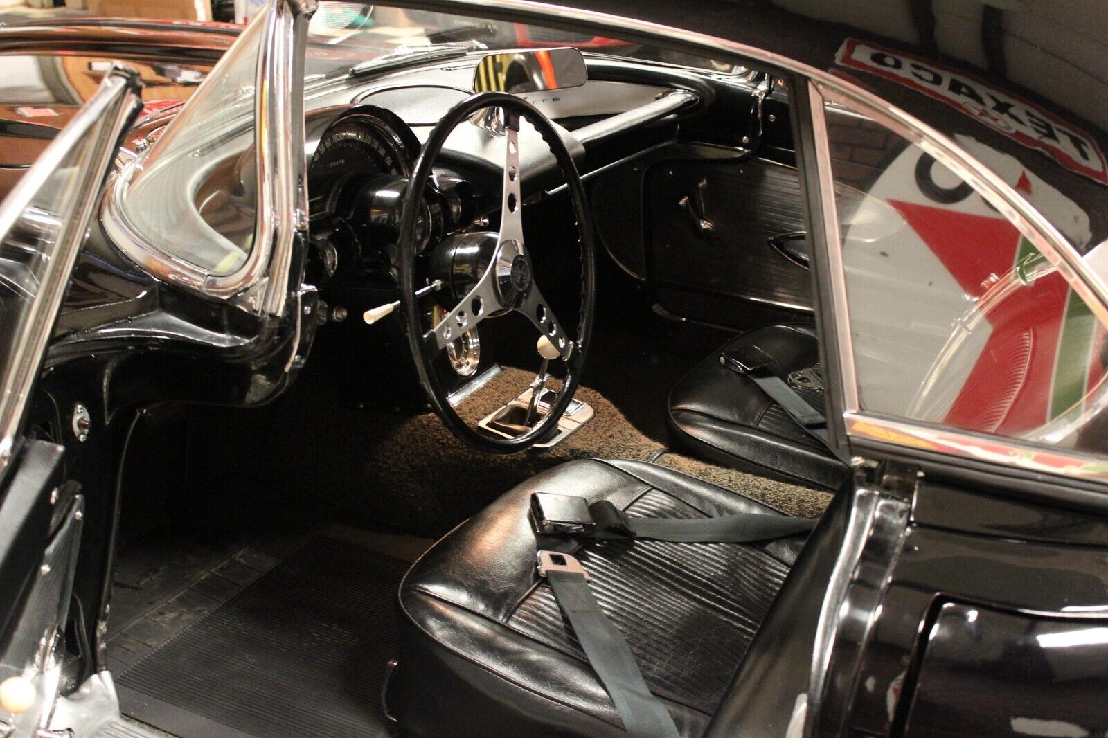 Chevrolet-Corvette-1961-Convertible-17