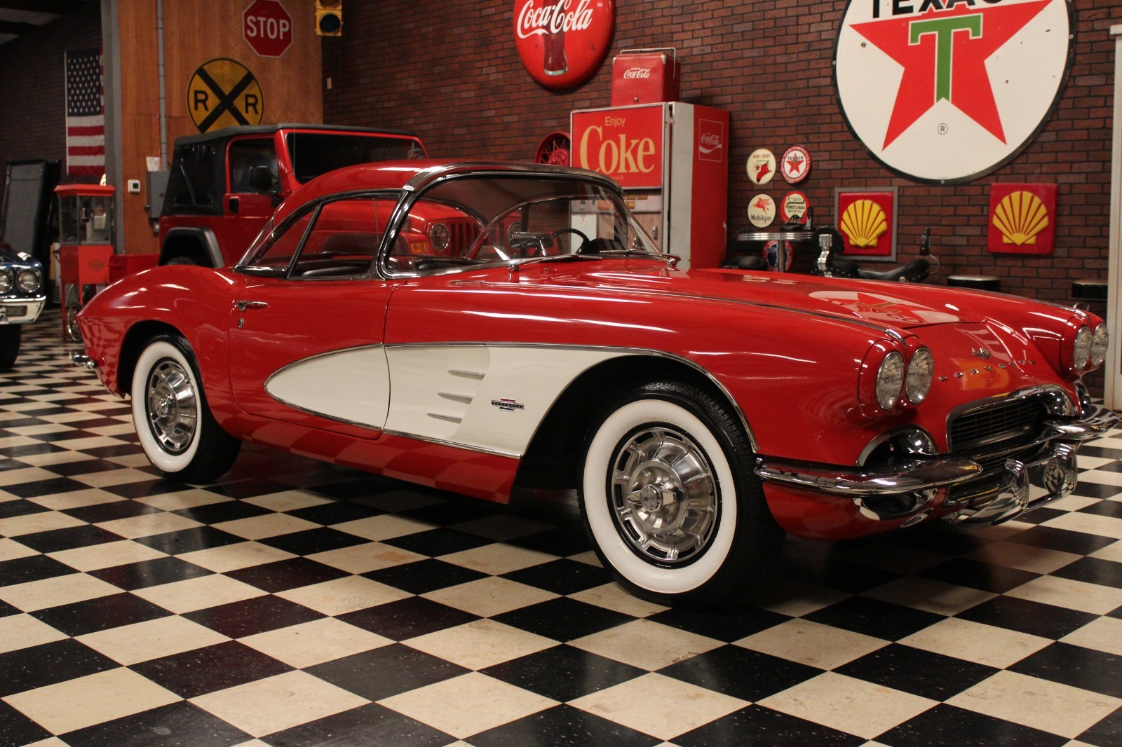 Chevrolet-Corvette-1961-Convertible-2