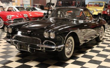 Chevrolet-Corvette-1961-Convertible-2