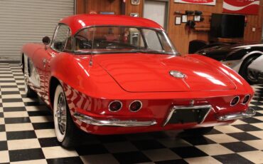 Chevrolet-Corvette-1961-Convertible-3