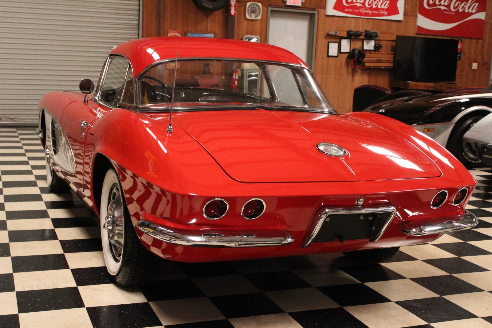 Chevrolet-Corvette-1961-Convertible-3