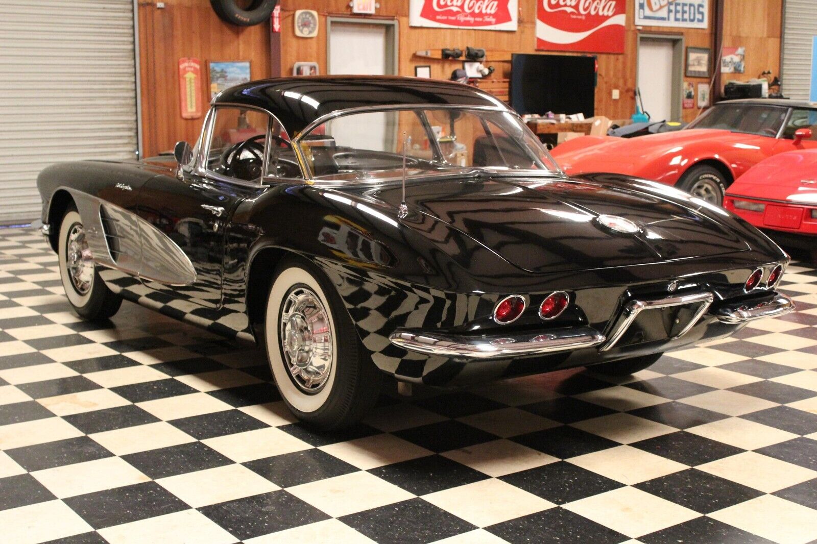 Chevrolet-Corvette-1961-Convertible-3