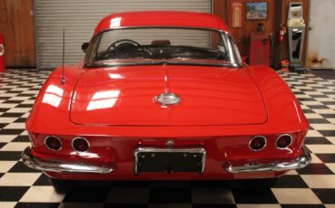 Chevrolet-Corvette-1961-Convertible-4