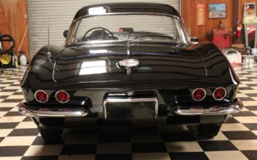 Chevrolet-Corvette-1961-Convertible-4
