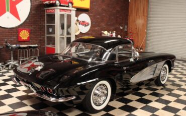 Chevrolet-Corvette-1961-Convertible-5
