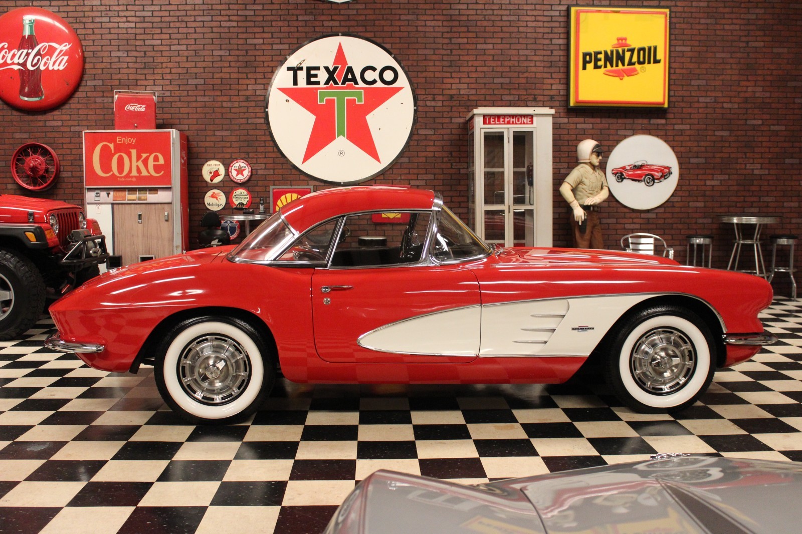 Chevrolet-Corvette-1961-Convertible-6