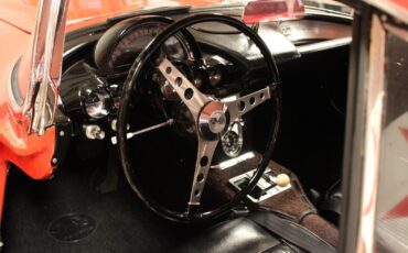 Chevrolet-Corvette-1961-Convertible-7