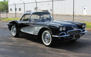Chevrolet-Corvette-1961-Convertible-7