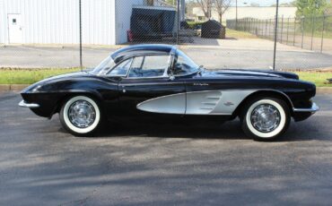 Chevrolet-Corvette-1961-Convertible-8