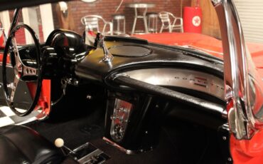 Chevrolet-Corvette-1961-Convertible-9